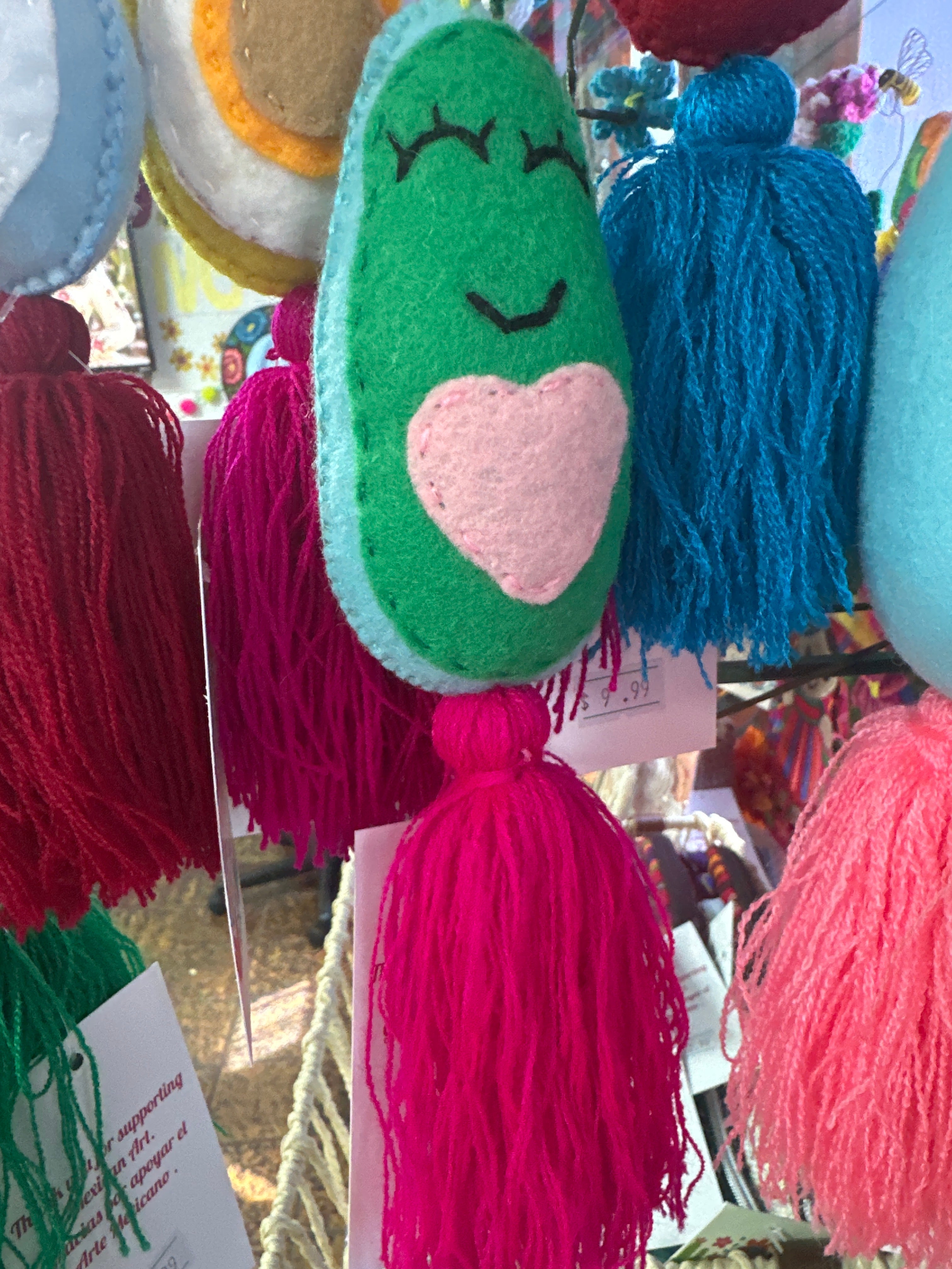 Aguacate Pom Pom Artesanal / Handmade Avocado Pom Pom