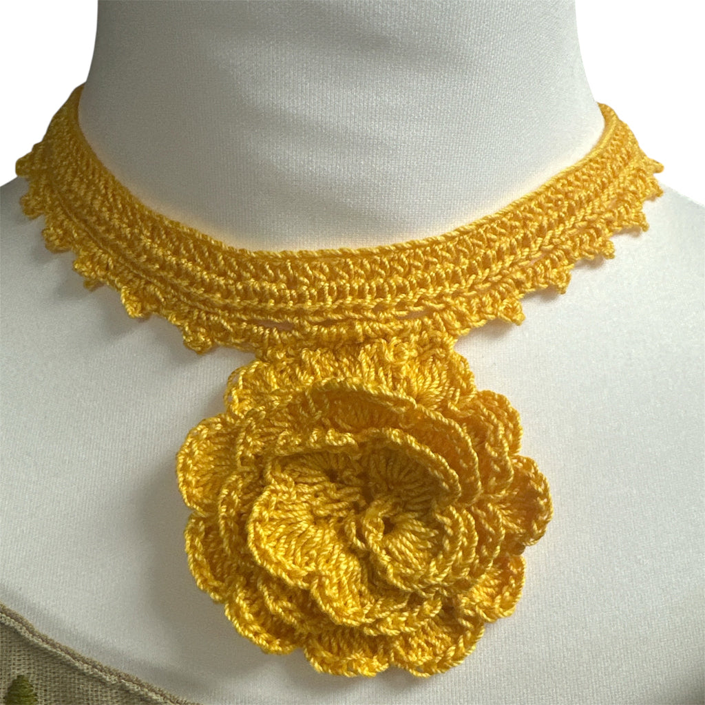 Collar de Crochet Artesanal con flor / Handmade Crochet Flower Necklace