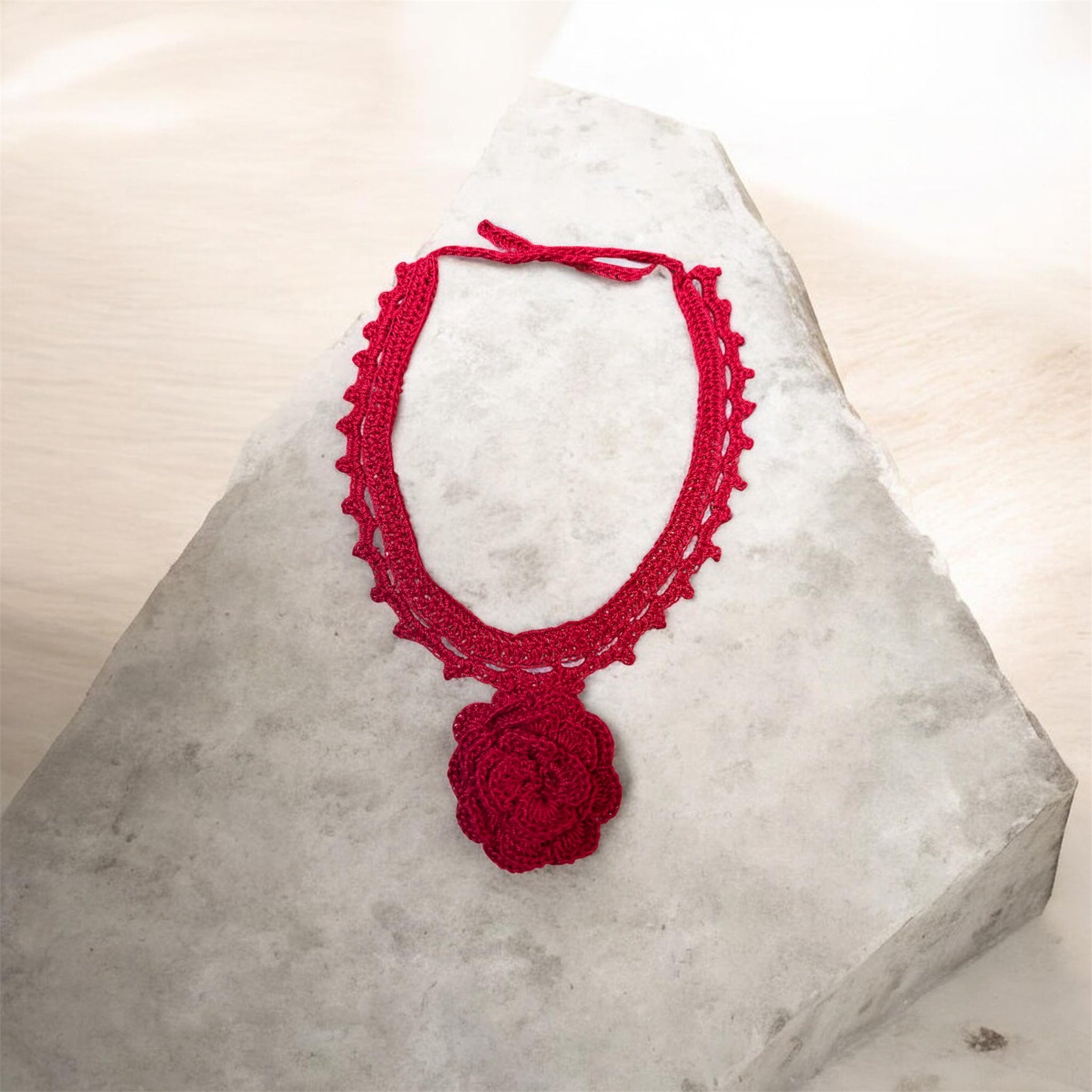 Collar de Crochet Artesanal con flor / Handmade Crochet Flower Necklace