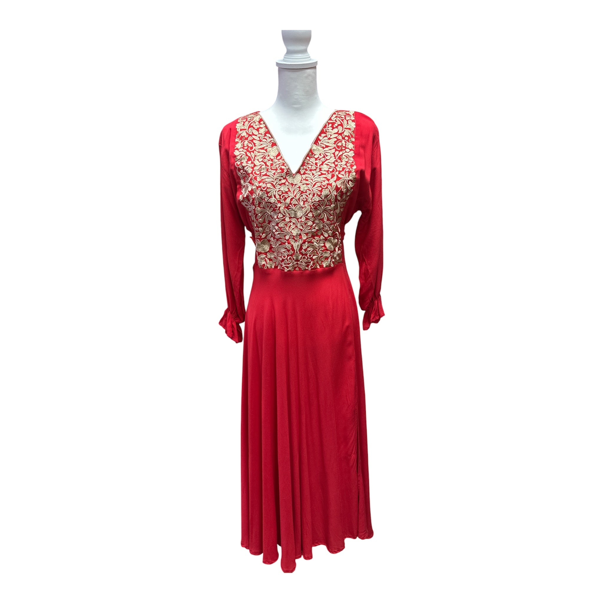 Vestido Elegante con Pechera Bordada de Flores / Elegant Mexican Floral Embroidered Dress
