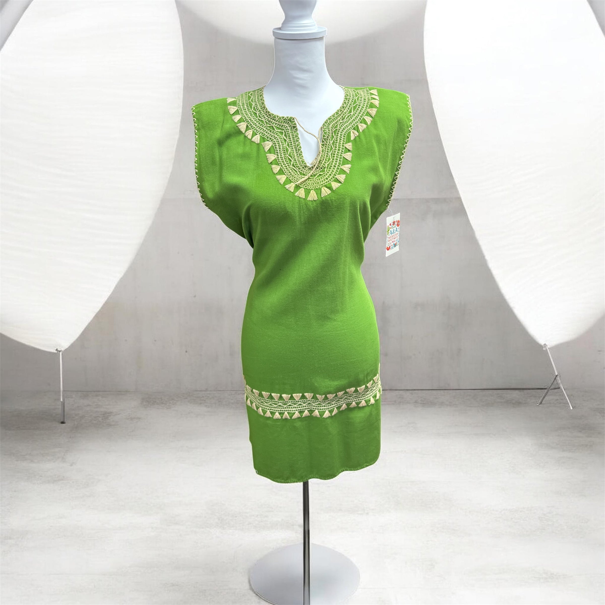 Vestido Corto Bordado