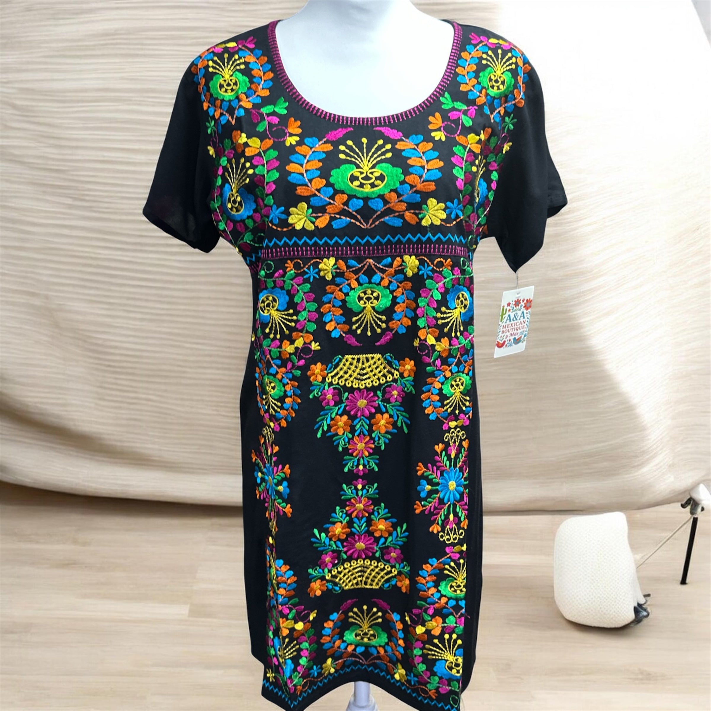 Vestido Corto Bordado Rayón