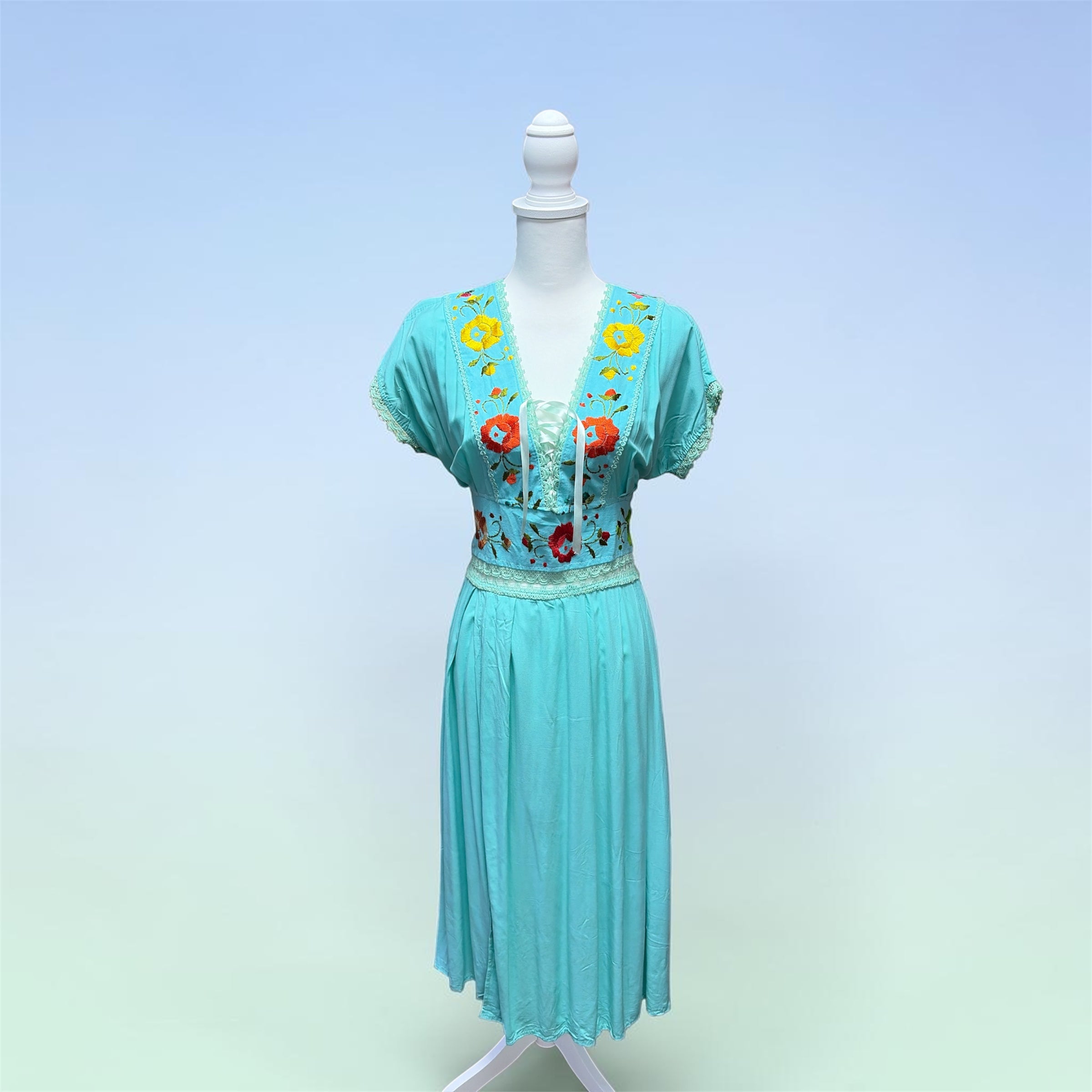 Vestido Bordado Rayón con Abertura