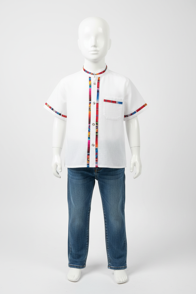 Camisa blanca en maniquí con mezclilla