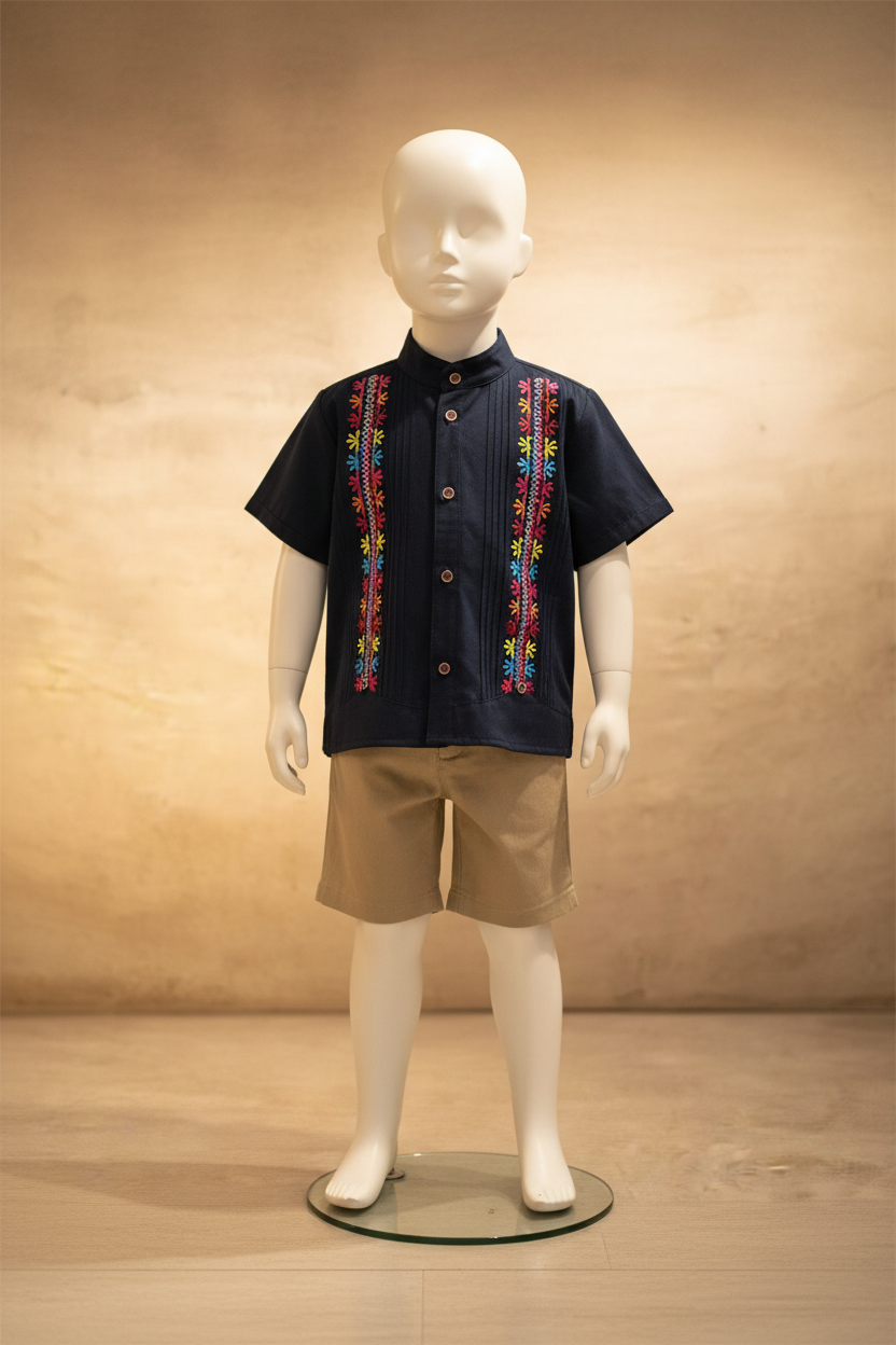 Guayabera de niño en maniquí