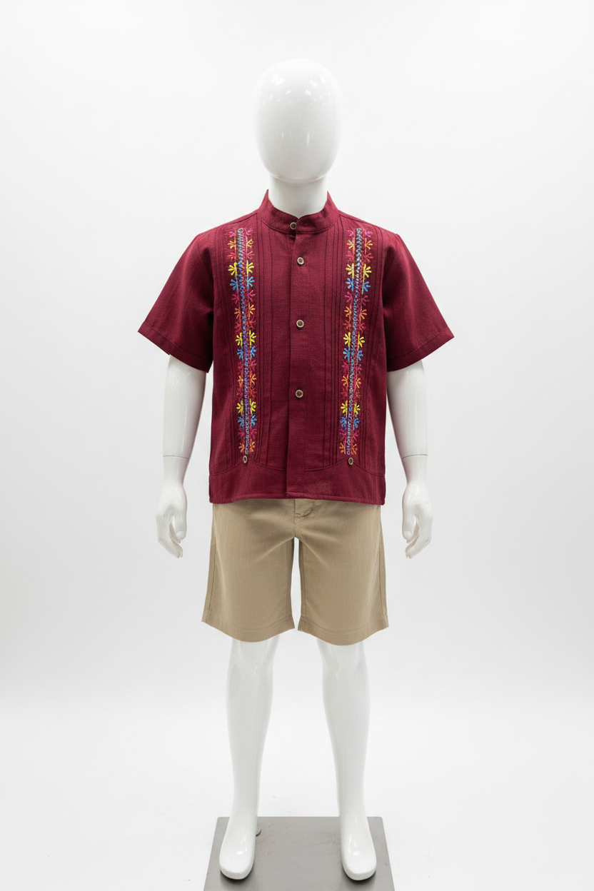 Guayabera guinda en maniquí de niño