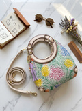 Bolsa Artesanal de Piel Mediana - AI lifestyle photo