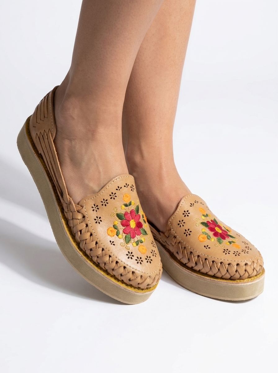 Zapato de Flores de Piel - AI lifestyle photo