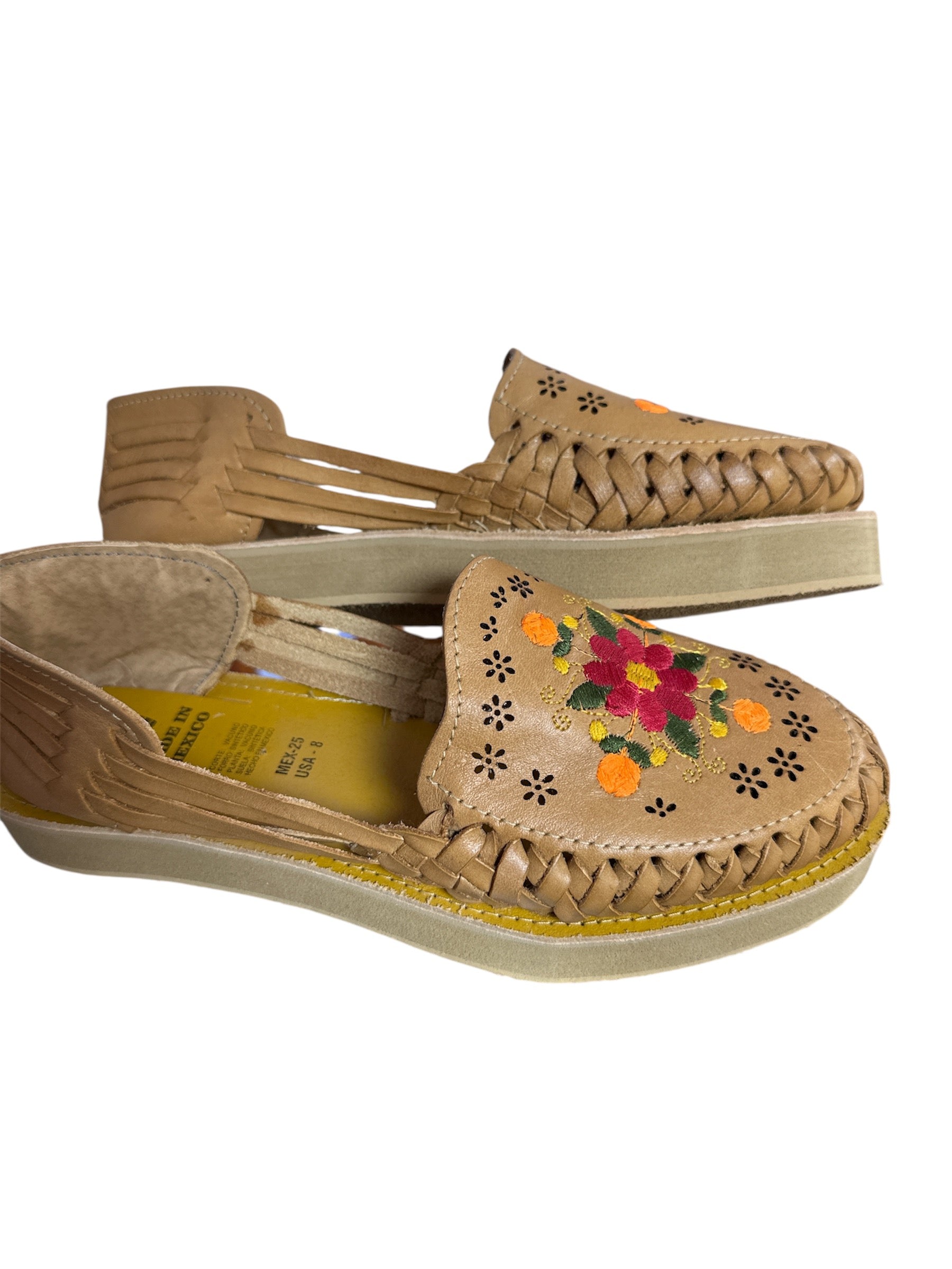 Zapato de Flores de Piel / Floral Leather Shoe