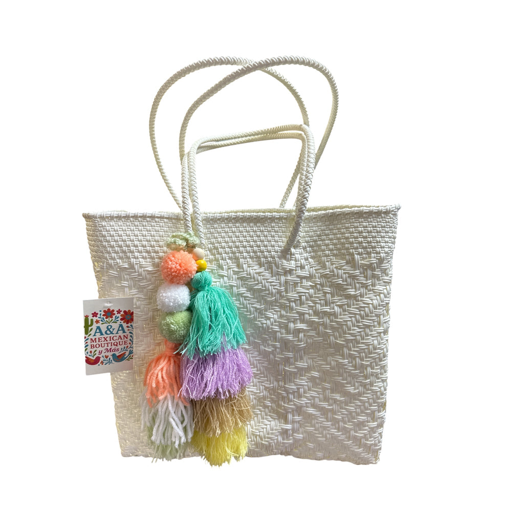 Handwoven Mexican market bag side view – artisan woven tote with sturdy handles