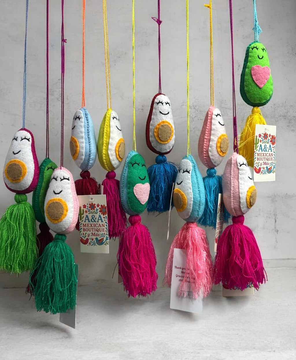 Aguacate Pom Pom Artesanal / Handmade Avocado Pom Pom