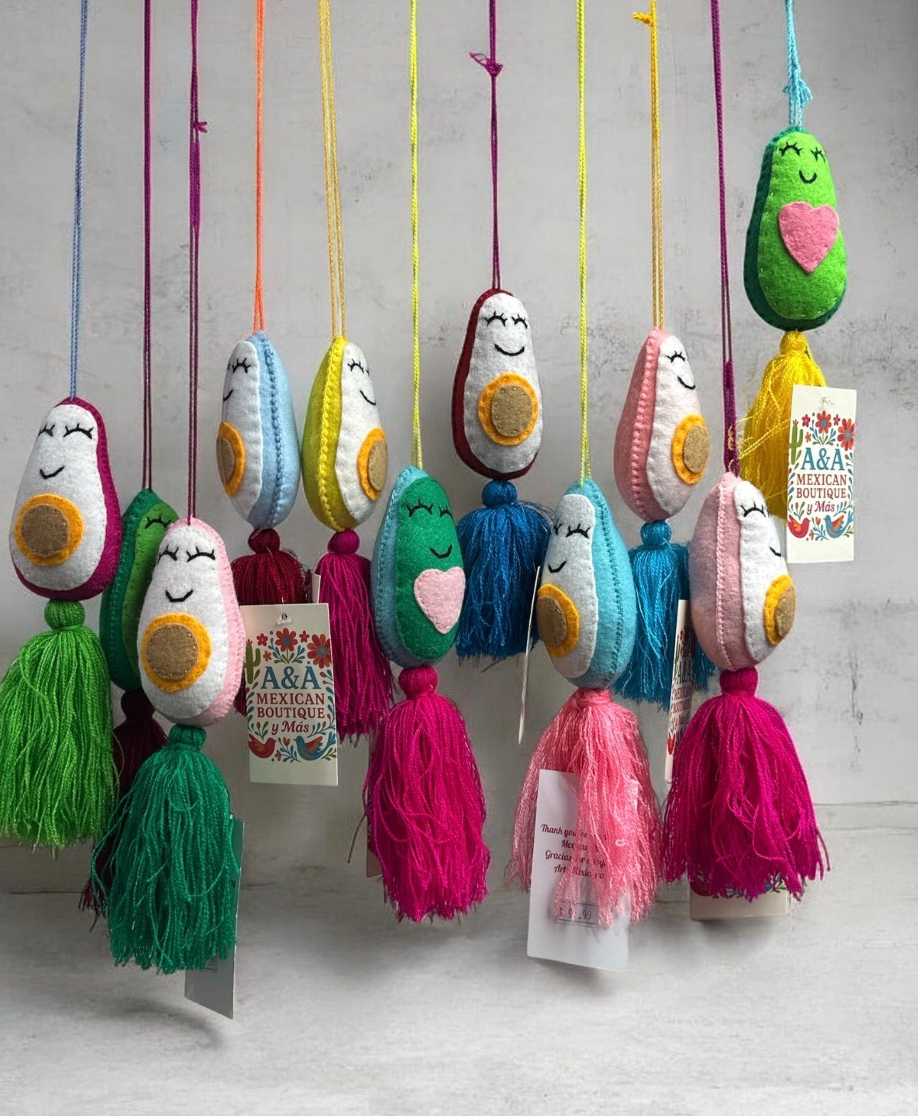 Aguacate Pom Pom Artesanal / Handmade Avocado Pom Pom